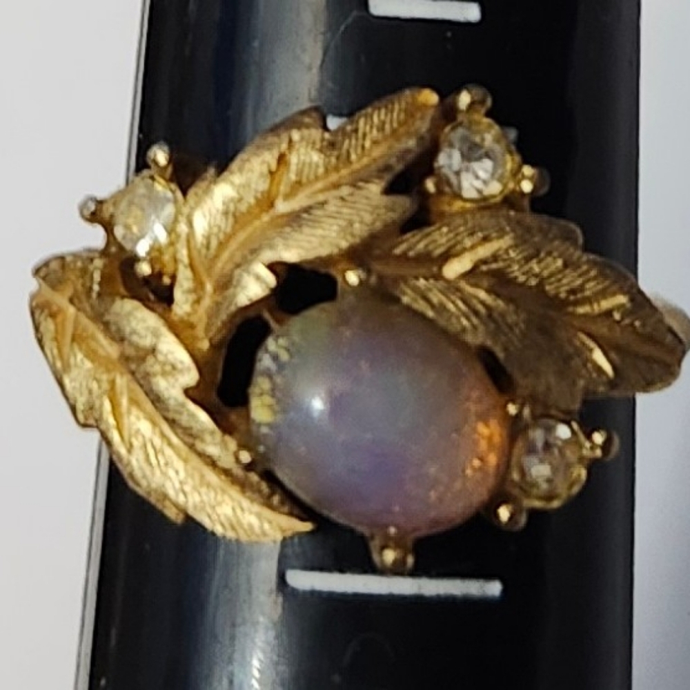 Vtg 1972 Avon Fire Flower Opal Gold Tone Ring Size 5